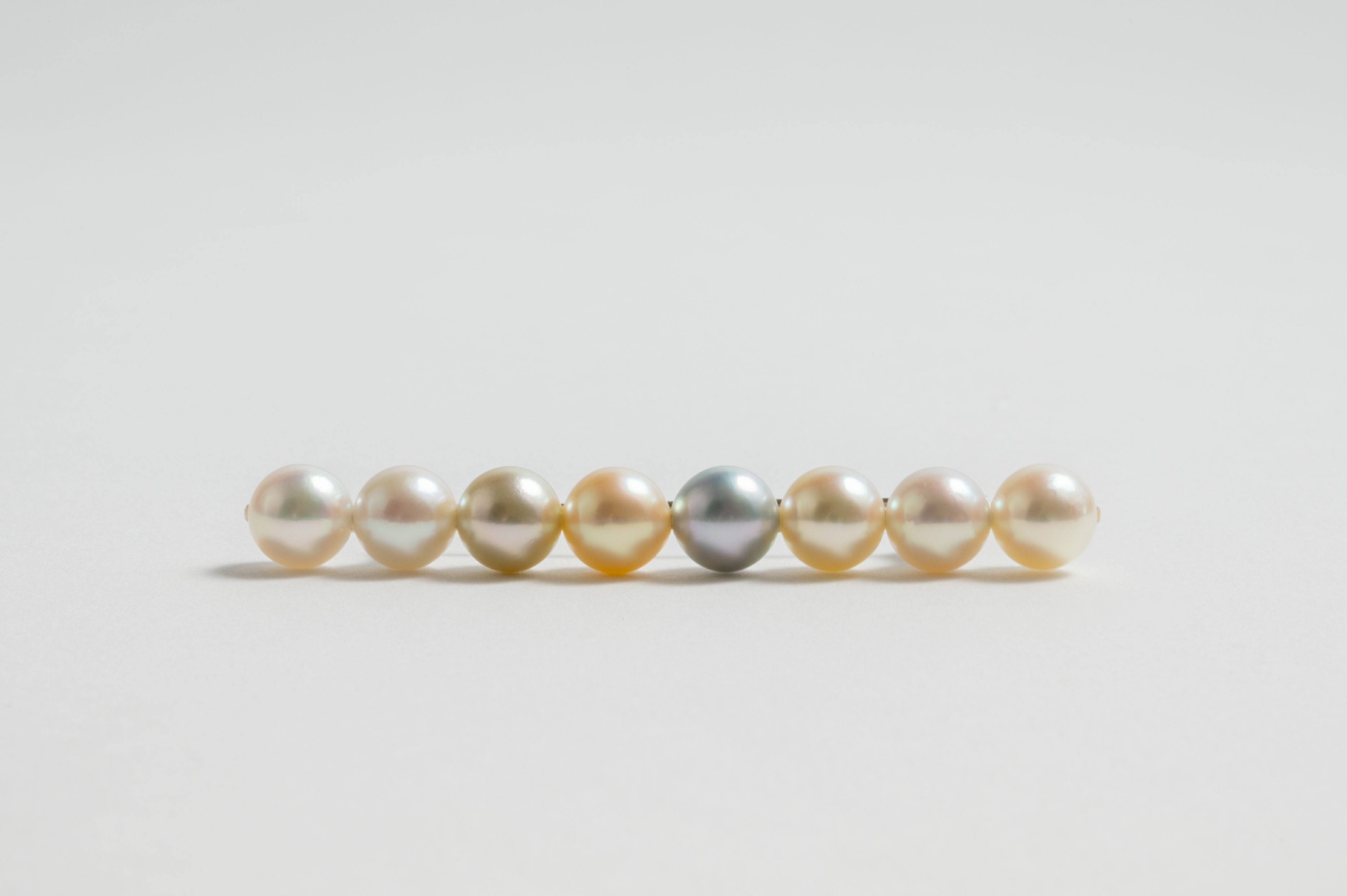 【未使用】Mitama Pearl パールブローチ マルチカラー 大粒 上品 アコヤパールマルチカラーバーブローチ | MADAMA